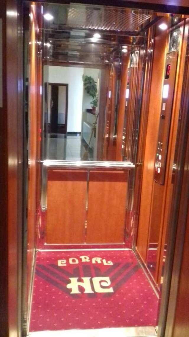 Отель Hotel Coral Сату-Маре-5